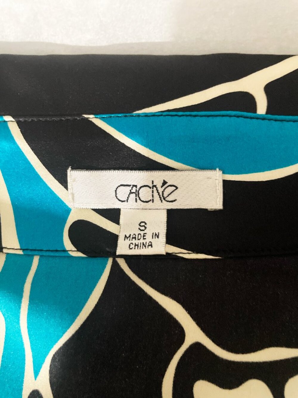 RARE 100% SILK CACHÉ Twist Front Blue Black Vintage Blouse Size Small EUC - Picture 2 of 10